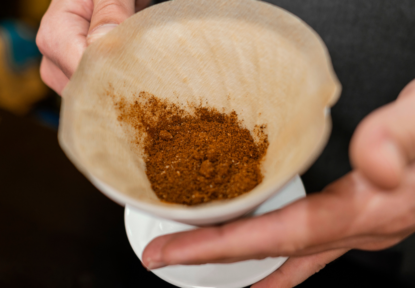 Pó de café no coador